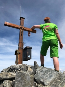 Katja bei auf ihrer Wanderwoche Ende Juli 2019 auf dem Kuchenjöchle zum Scheibler auf 2978 m